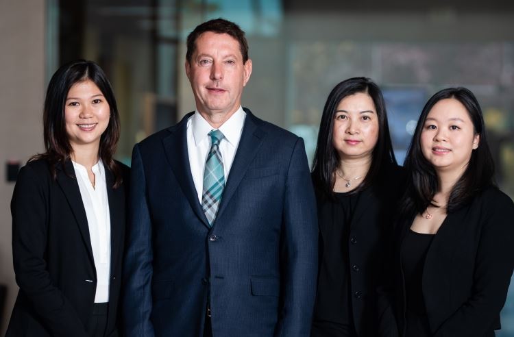 Chinese-Speaking Legal Team